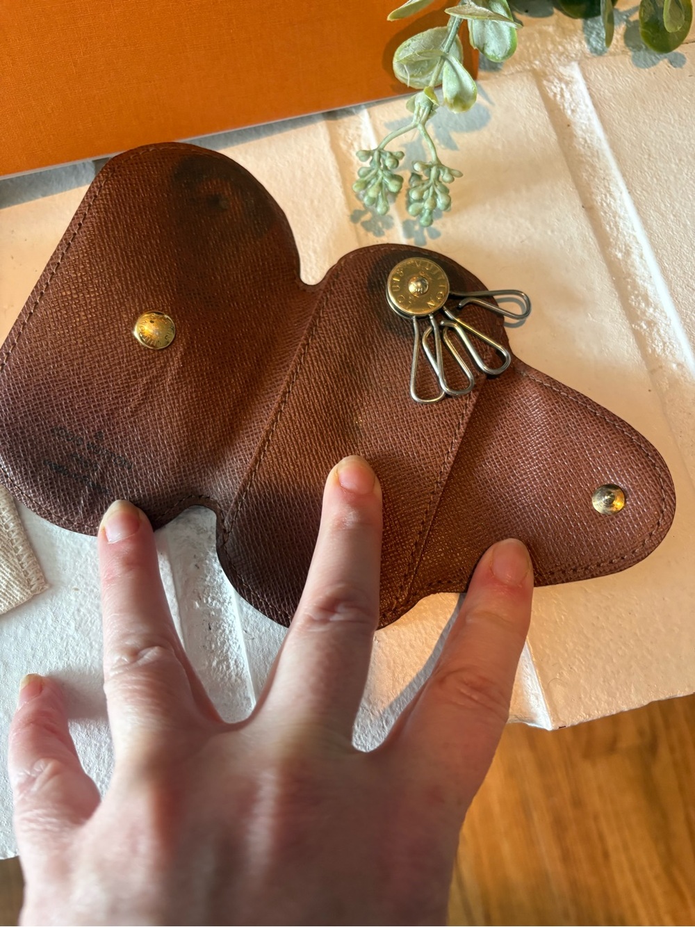 Louis Vuitton Monogram Key Case - Picture 3 of 9